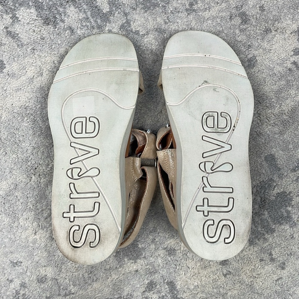 Nordstrom Strive Antigua Sandals Gold Sparkle Pearl Stud Comfy Party Sz 9.5 - Picture 13 of 15